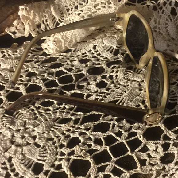 Adrienne Vittadini prescription sunglass e…